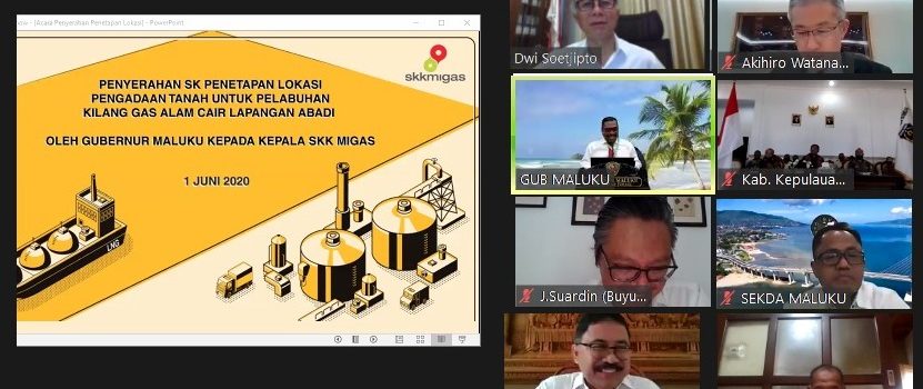 Gubernur Maluku Serahkan SK Penetapan Lokasi Pelabuhan Kilang LNG Abadi ke SKK Migas