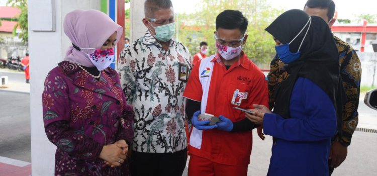 Sapa Pelanggan di Palangka Raya, Komisaris dan Direksi Pertamina Bagi-Bagi Masker