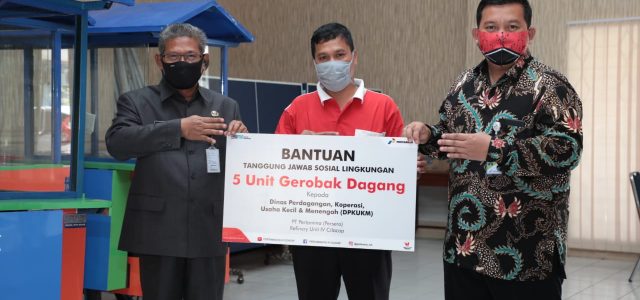 Pertamina Kilang Cilacap Bantu Gerobak untuk UMKM