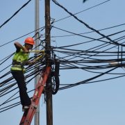 PLN Minta Masyarakat Tak Ambil Listrik Langsung dari Tiang