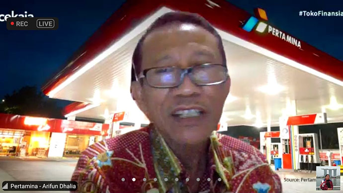 Tangkapan layar Zoom Media, Vice President Promotion & Marketing Communication Pertamina, Arifun Dhalia dalam diskusi virtual YLKI, Jumat (13/11/2020). (SitusEnergy.com/SNU)