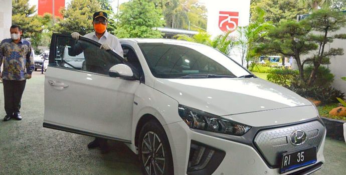 Keren, Menhub Bakal Gunakan Mobil Listrik Untuk Kendaraan Dinas