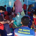 berikan bantuan medis bagi korban gempa sulawesi barat