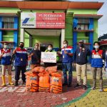 pertamina bantu jaket pelampung untuk jurnalis kalsel