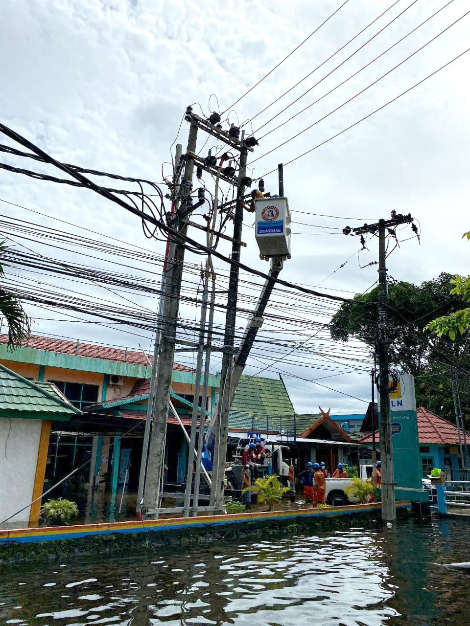 pln kerahkan personil dan armada tambahan di kalsel