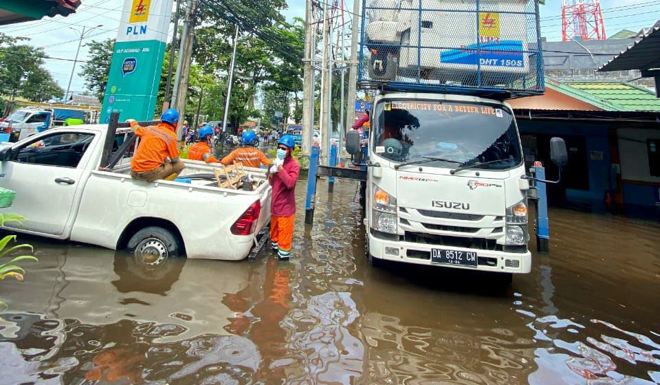 pln kerahkan personil dan armada tambahan di kalsel