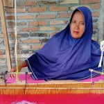 UMKM UD Rehani Inovasikan Tenun Ulos jadi Lebih Modis dan Trendy