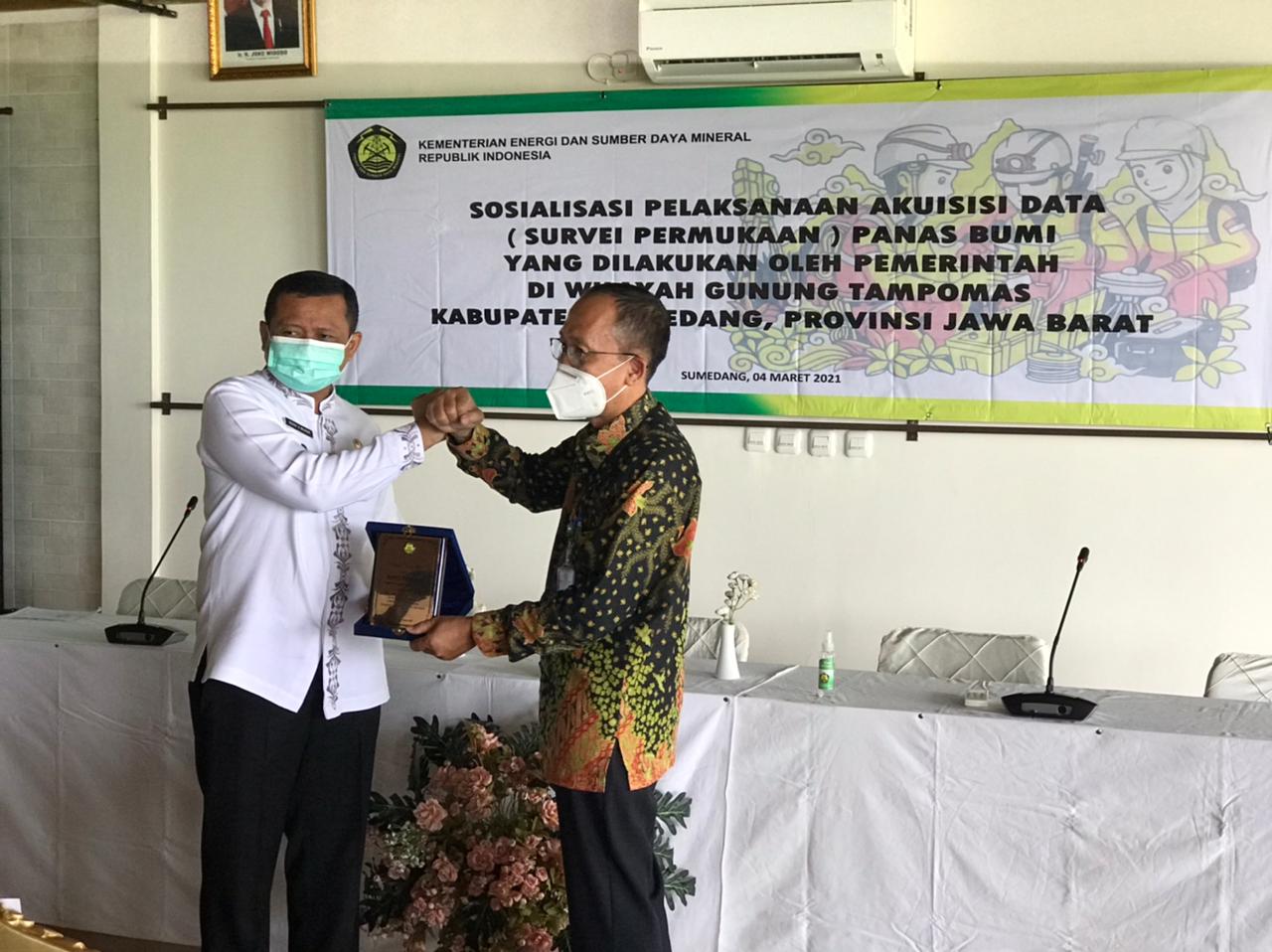 pge dan kesdm sosialisasi tentang potensi panas bumi gunung tampomas