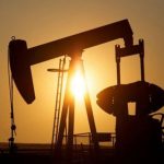 Dolar Melemah, Minyak Melambung Lebih Dari Dua Persen