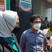 PHE Fokus Bersihkan Pantai, Bupati Karawang Apresiasi Langkah Cepat Tangani Minyak Ceceran