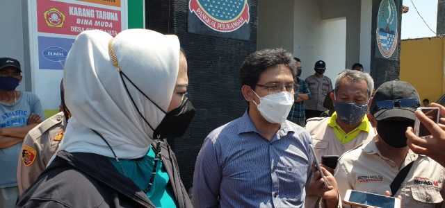 PHE Fokus Bersihkan Pantai, Bupati Karawang Apresiasi Langkah Cepat Tangani Minyak Ceceran