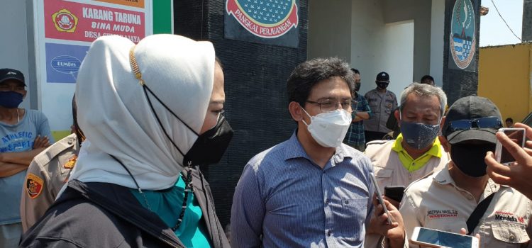 PHE Fokus Bersihkan Pantai, Bupati Karawang Apresiasi Langkah Cepat Tangani Minyak Ceceran