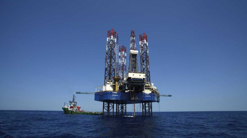opec plus sepakat lanjutkan pengurangan pasokan, minyak melambung