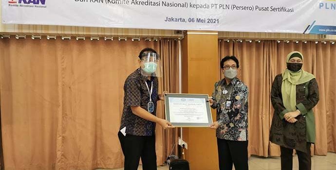 PLN Pusertif Terima Sertifikat dari Komite Akreditasi Nasional