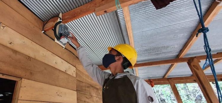 PLN Sambung Listrik bagi 45 KK di Kampung Terpencil