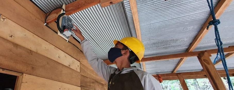 PLN Sambung Listrik bagi 45 KK di Kampung Terpencil