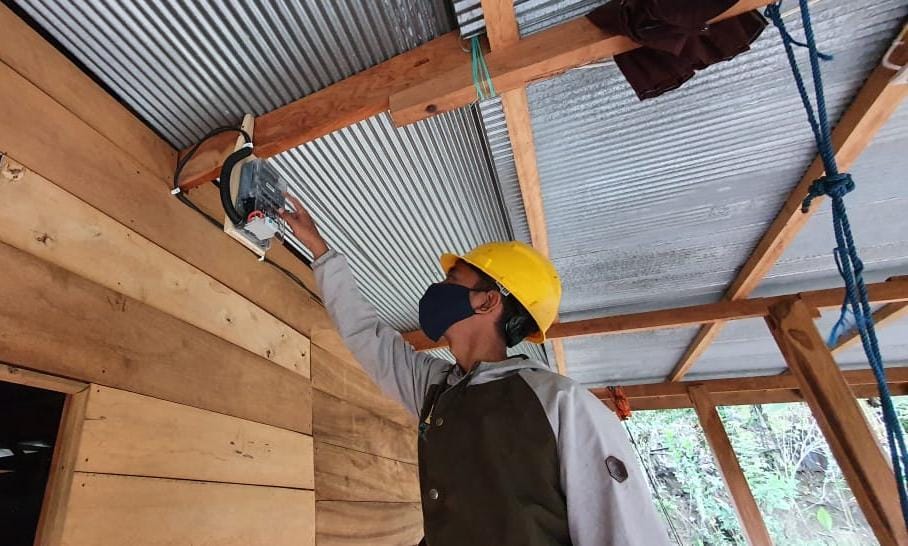 PLN Sambung Listrik bagi 45 KK di Kampung Terpencil