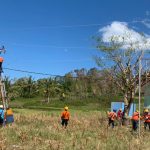 pulihkan listrik di pulau sabu, pln buka akses jalan berhari-hari
