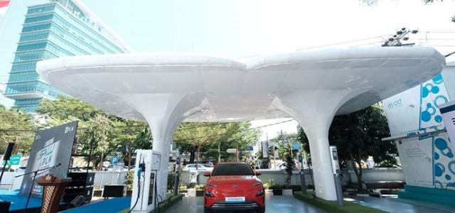 Dorong Ekosistem Kendaraan Listrik, PLN Hadirkan SPKLU Pertama di Makasar