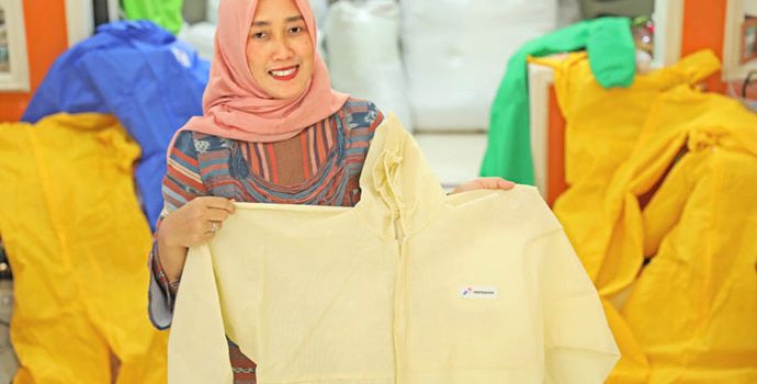 Cegah Covid-19, Pertamina Bantu UMK Produksi Hazmat Hingga Produk Herbal