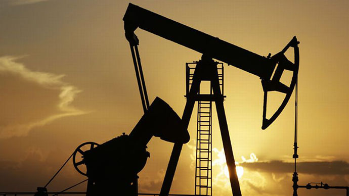 Minyak Jatuh dari Level Tertinggi Dua Tahun