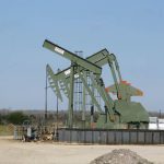 Stok AS Menyusut, Minyak Melonjak Dekati USD75 Per Barel