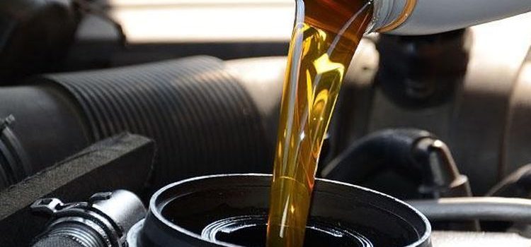 Wajib Tahu, 5 Jenis Pelumas Yang Ada di Mobil dan Kegunaaannya