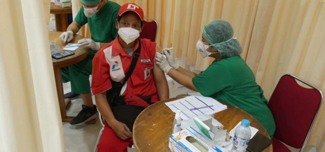 Petugas SPBU dan AMT Pertamina di Yogyakarta Ikut Program Vaksinasi
