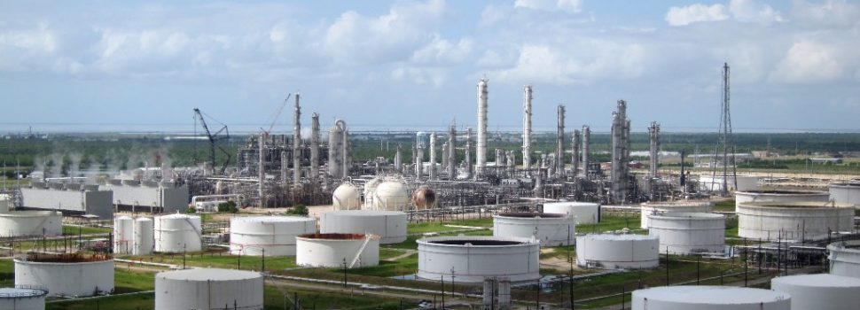 OPEC Belum Sepakati Soal Output, Harga Minyak Terjun Bebas