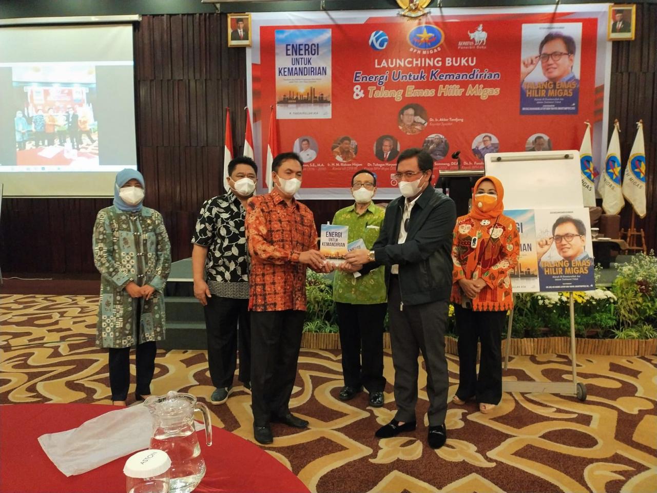 sejumlah tokoh hadiri launching buku kepala bph migas