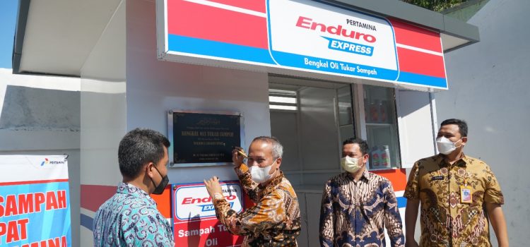 Ganti Oli Di Bengkel Ini Cukup Bayar Dengan “Sampah”