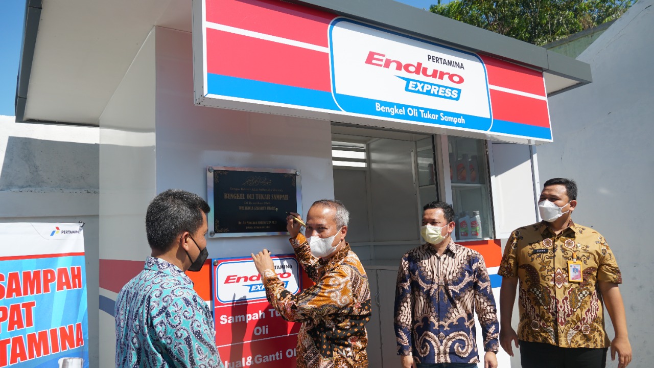Ganti Oli Di Bengkel Ini Cukup Bayar Dengan Sampah