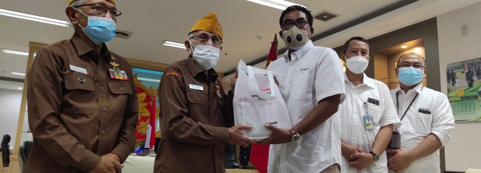 Pertamina Foundation dan Kostrad Bagikan 5 Ton Beras Untuk Para Veteran