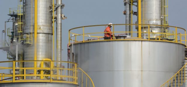 Dollar Dianggap Safe-Haven, Harga Minyak Drop Lebih Dari USD1 Per Barel