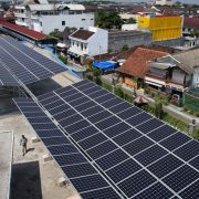 Tulis Surat Terbuka Ke Jokowi, Para Pengamat Energi Minta Aturan Soal PLTS Atap di Kaji Ulang