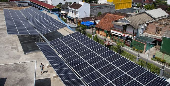 Tulis Surat Terbuka Ke Jokowi, Para Pengamat Energi Minta Aturan Soal PLTS Atap di Kaji Ulang