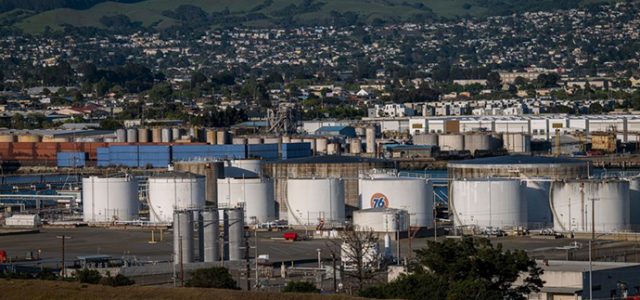 Saudi Pangkas Harga Minyak Untuk Asia, Brent Dan WTI Menyusut