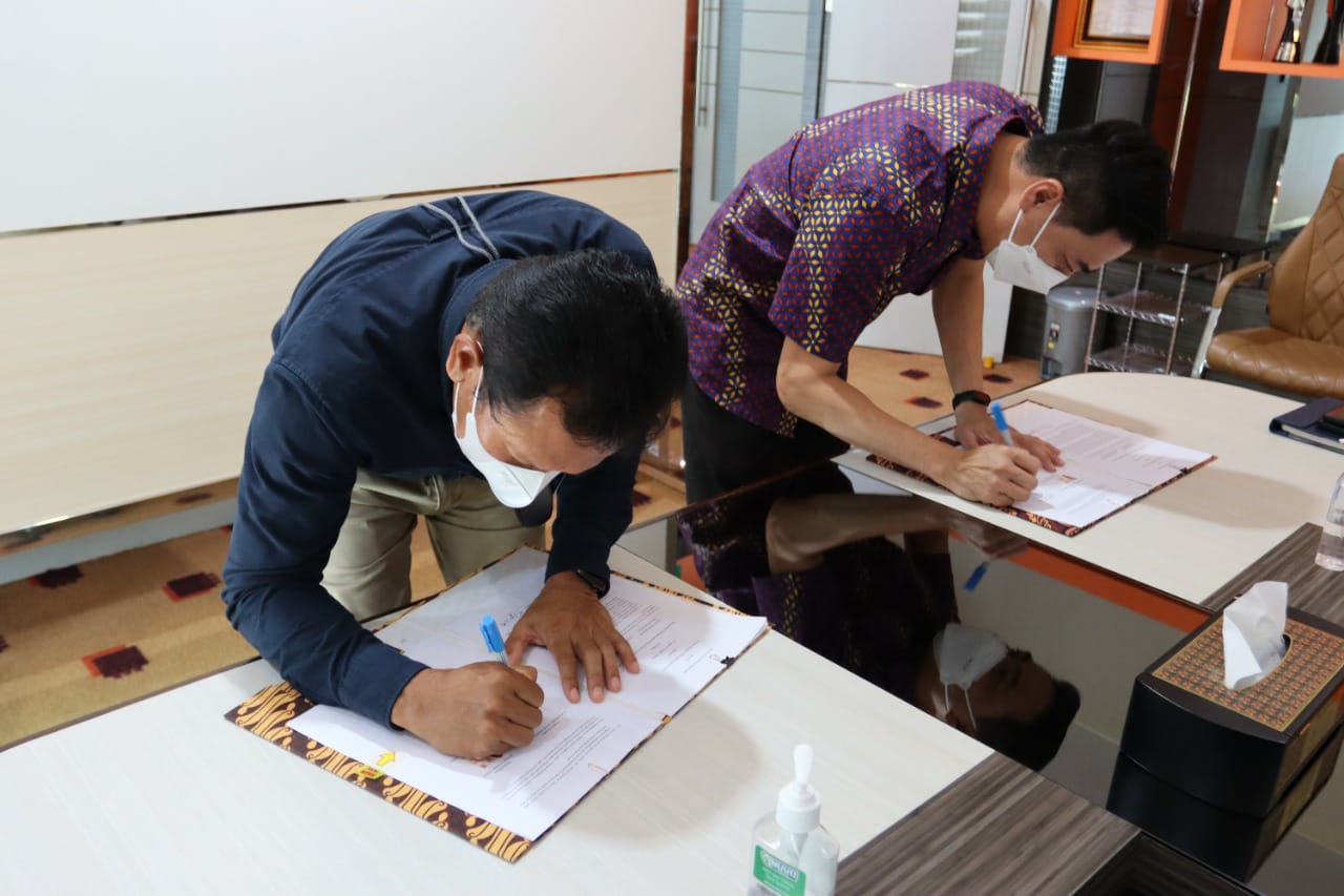bright pln batam kerjasama pemasangan plts atap