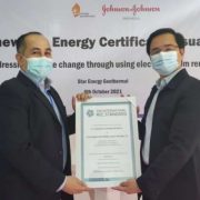 Johnson & Johnson Indonesia Terima Sertifikat REC dari Star Energy Geothermal