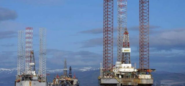 Minyak Dunia Terkoreksi Lebih dari 3 Persen, Brent Sekarang USD81,99 Per Barel