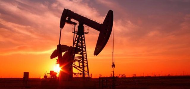 Harga Minyak Variatif, Brent Menguat, WTI Terkoreksi