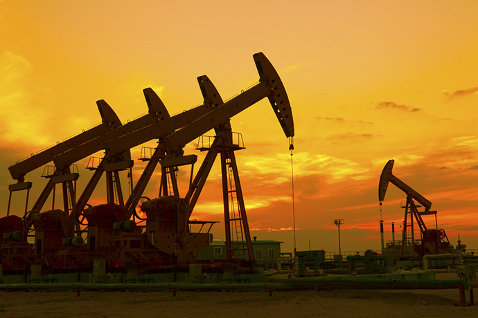 Minyak Dunia Melambung, WTI Naik 2,3 Persen, Brent Lebih Rendah