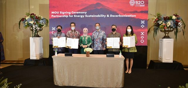 Pertamina RNE, Patra Niaga dan Grab Sepakat Perkuat Ekosistem EV