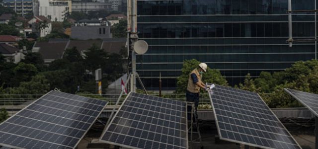 Pemasangan 350 PJUTS di Sumsel untuk Capai Target Net Zero Emission pada 2060