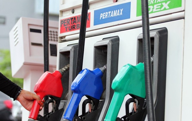 jual pertamax di bawah harga keekonomian keuangan pertamina berat