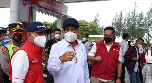 Arus Lalu Lintas Padat, Menteri ESDM: Keterisian SPBU Minimal Harus 60% dari Kapasitas Tangki