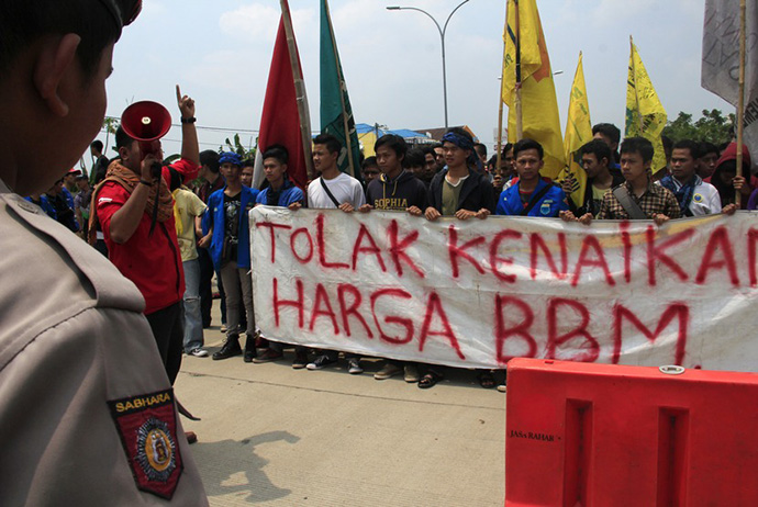Adian Napitupulu Bingung Mahasiswa Tolak Harga Pertamax Naik, Zaman Jokowi 8 Tahun BBM Cuma Naik 16 Persen Lho!