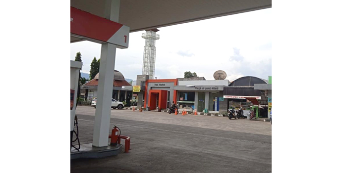 Nikmati Sensasi Beli BBM Sambil Berendam di Kolam Air Panas