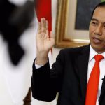Jokowi Bagikan BLT BBM