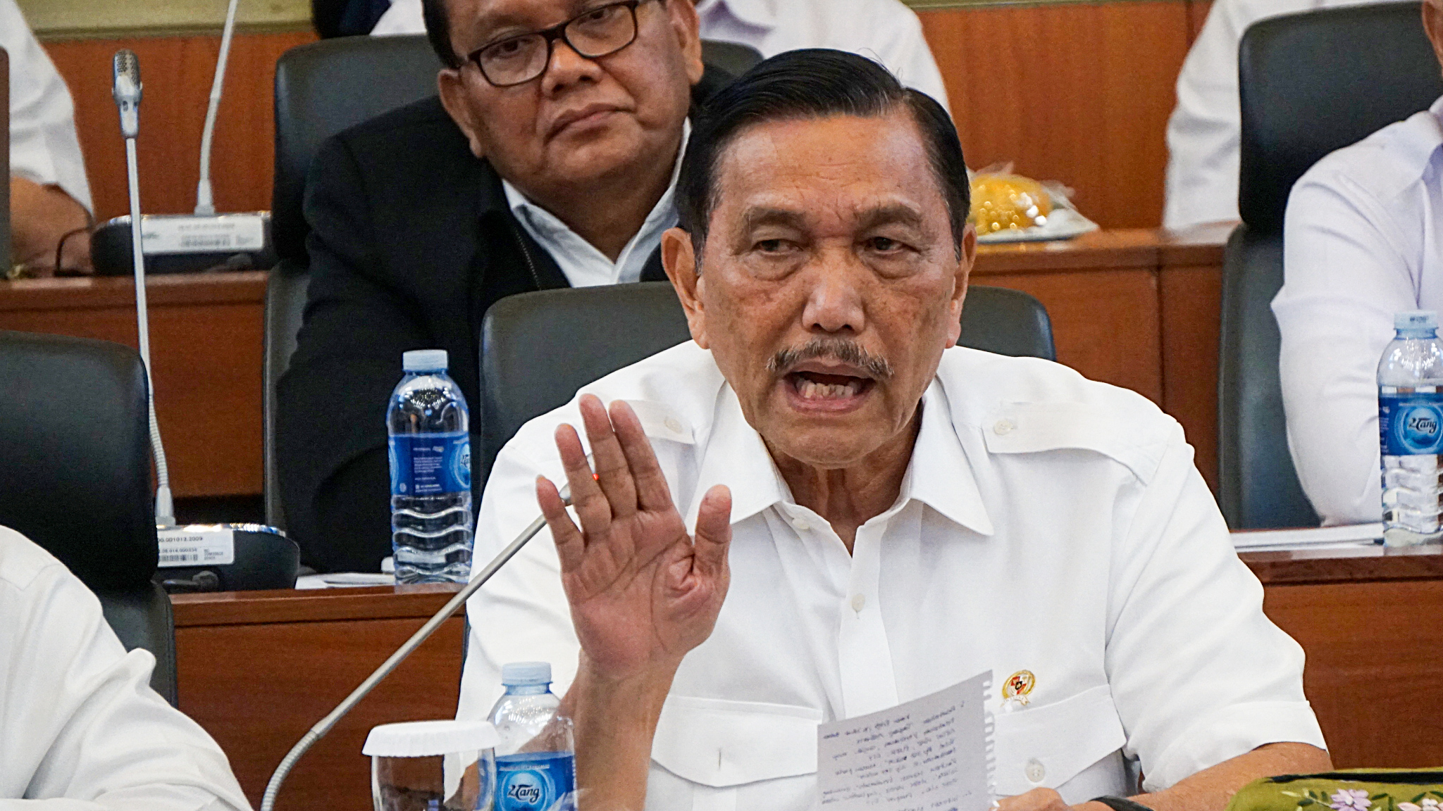 luhut kenaikan harga bbm dikaji sangat hati - hati